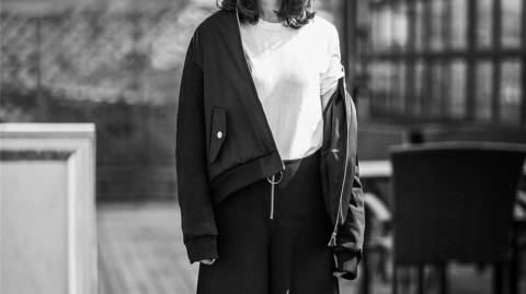 蒋梦婕春日写意绽放灵动笑靥诠释率真之美