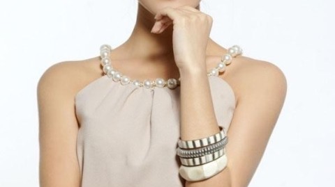 轻熟俏丽邓家佳裸色写真演绎灵动风姿