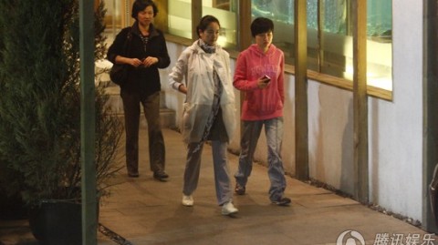 左小青“怀孕”背后：被陈道明撕碎的18年，藏着她最痛的真相