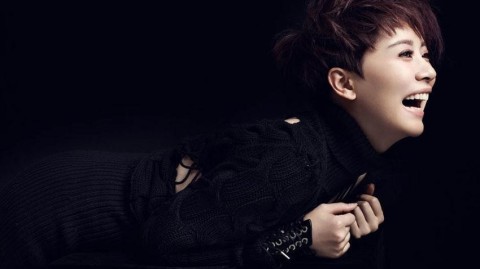 海清墨色光影重塑魅力 凌厉优雅演绎多面风尚