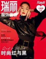 袁姗姗身着简约白裙立于镜前，自然光影勾勒出柔美侧颜与优雅身姿