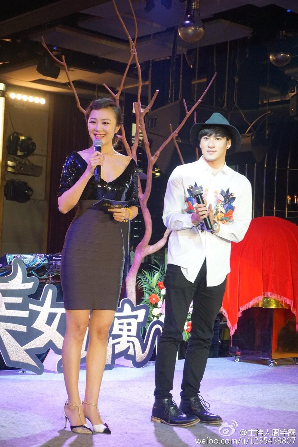 周宇露近距离肖像，眼神坚定而温柔，散发专业气场