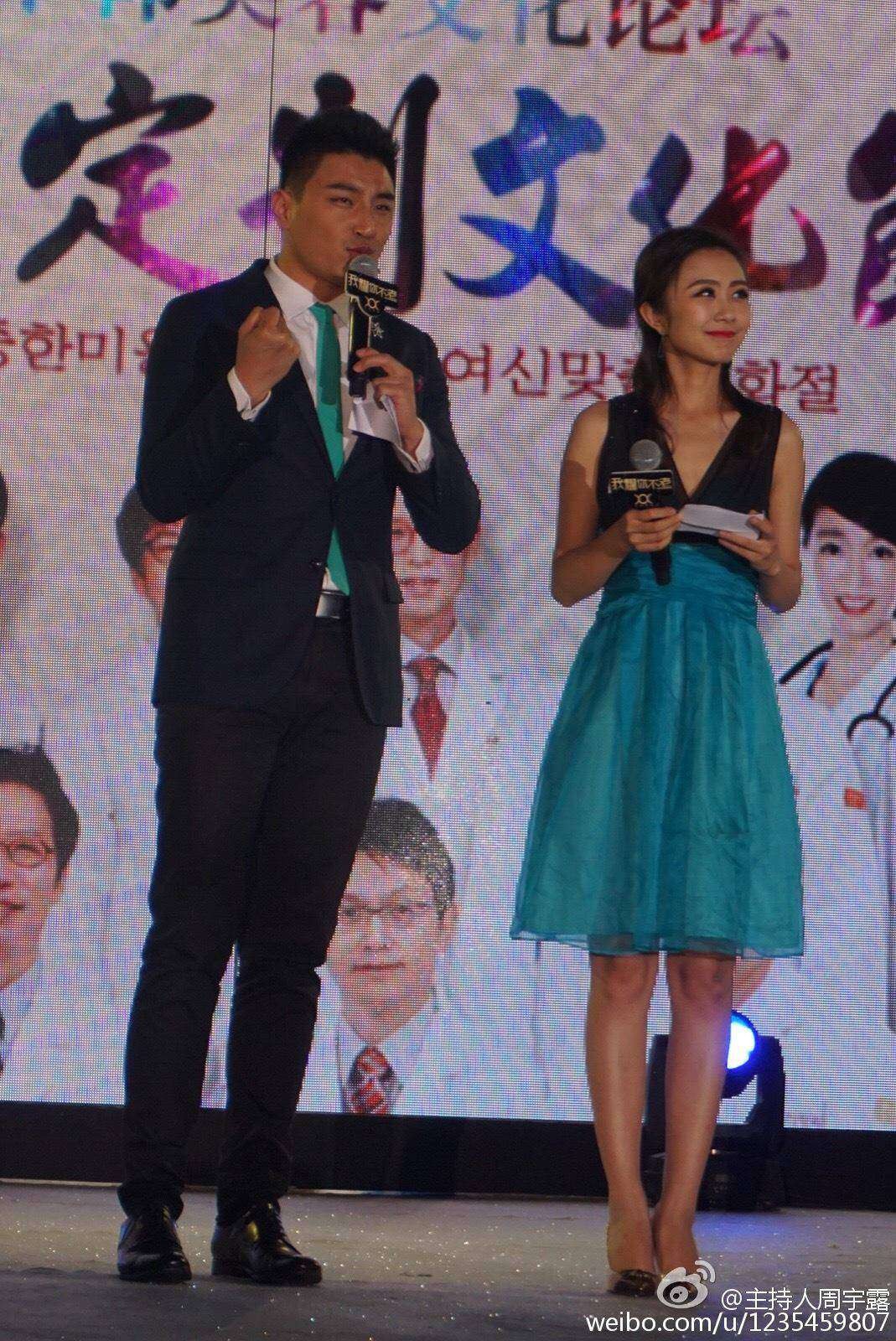 周宇露整体造型一览，简约黑色连衣裙诠释经典永恒之美