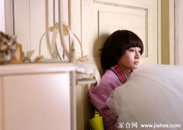 黄小仙与王一扬上演无声对峙 胶带封嘴诠释冷暴力瞬间