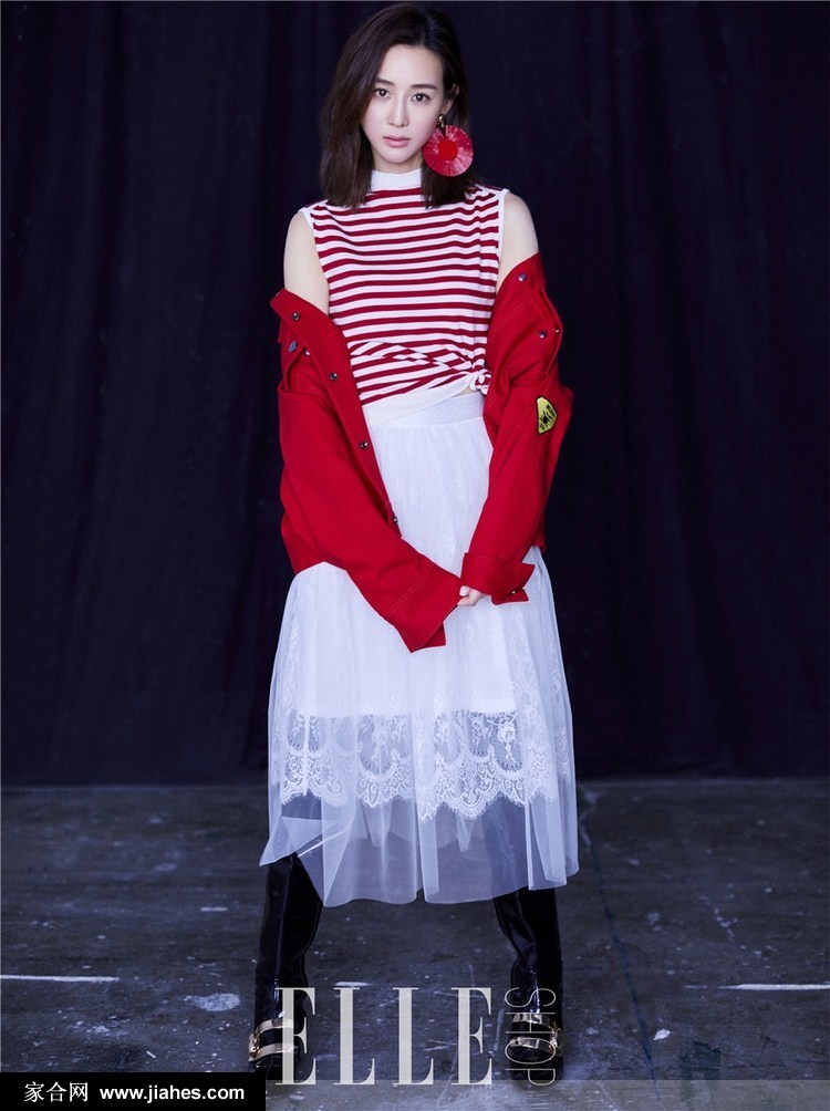 张钧甯身穿白色西装佩戴珠宝，诠释现代女性的干练与典雅