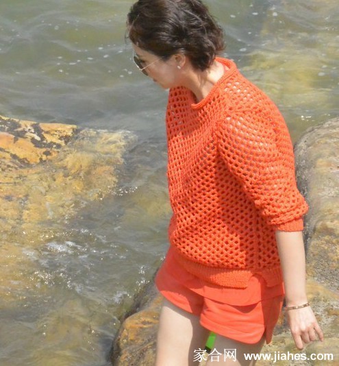 海清活力瞬间:镜头下的灵动与随性之美 海清举手投足间散发随性魅力,温暖笑意暖人心扉