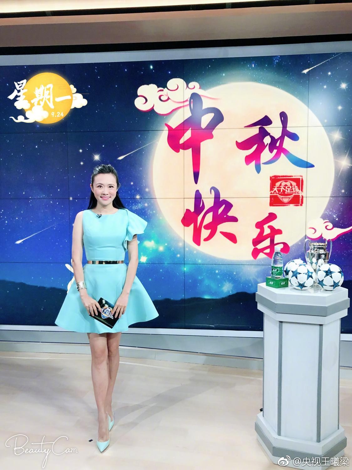 王曦梁回眸瞬间，眼神坚定且充满故事感