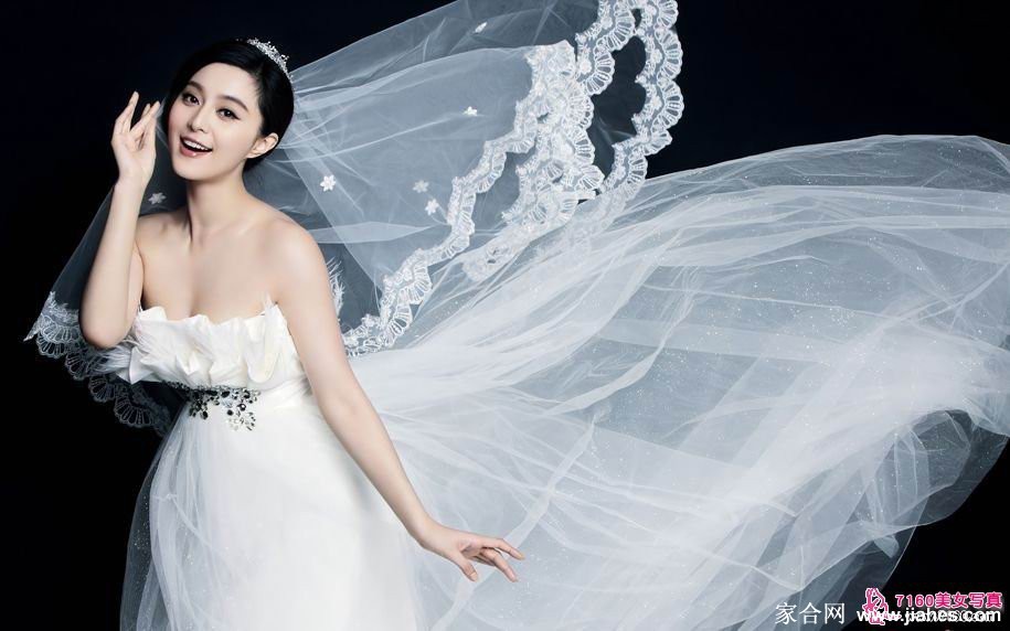 范冰冰佩戴华丽珠宝项链，眼神坚定望向远方，展现奢华与自信并存的耀眼风范