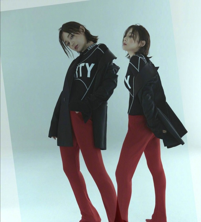 柔光拂过袁姗姗脸颊与发丝，侧颜轮廓在光影中显得格外柔和与静谧