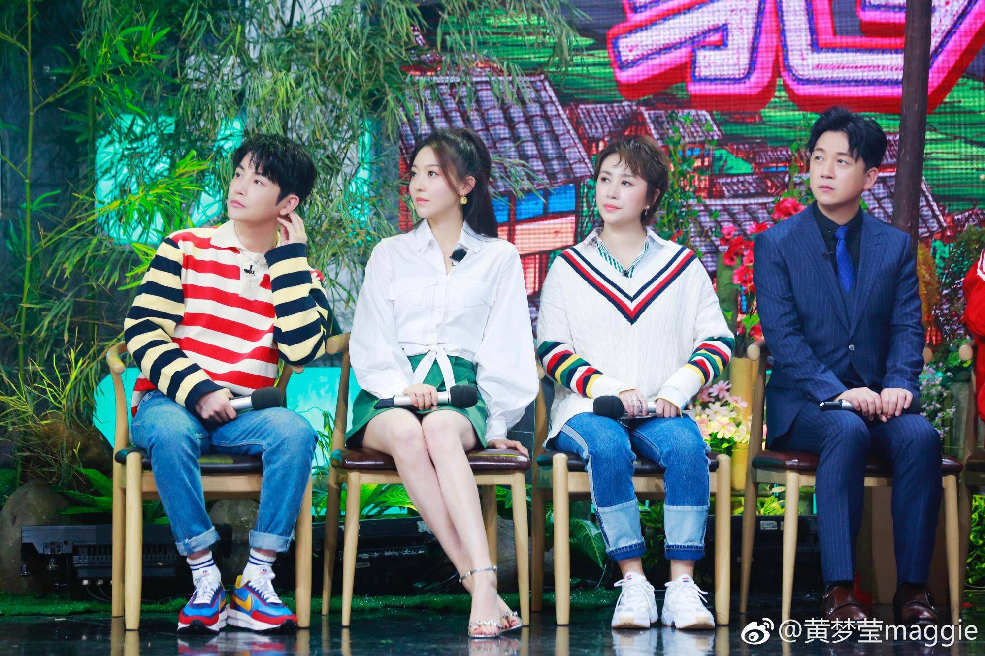 黄梦莹活动现场时尚造型全解析 黄梦莹结束活动优雅离场,背影亦成风景