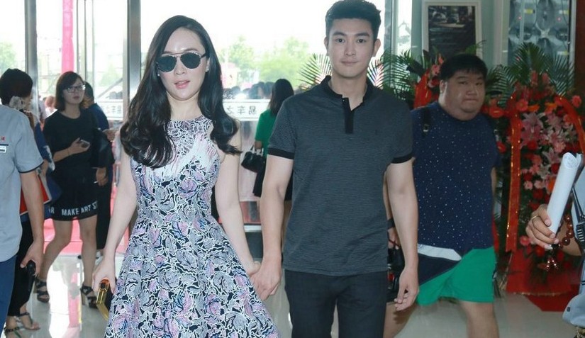 经典回眸瞬间定格 夫妇二人气质出众尽显默契风采