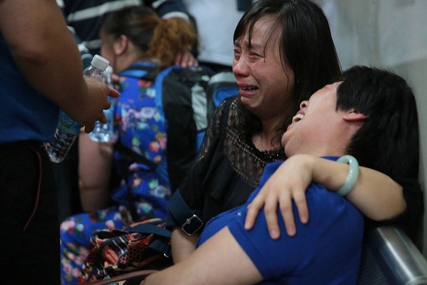 56岁王菲挺大肚痛哭？怀孕传闻真相与锋菲恋真实相处