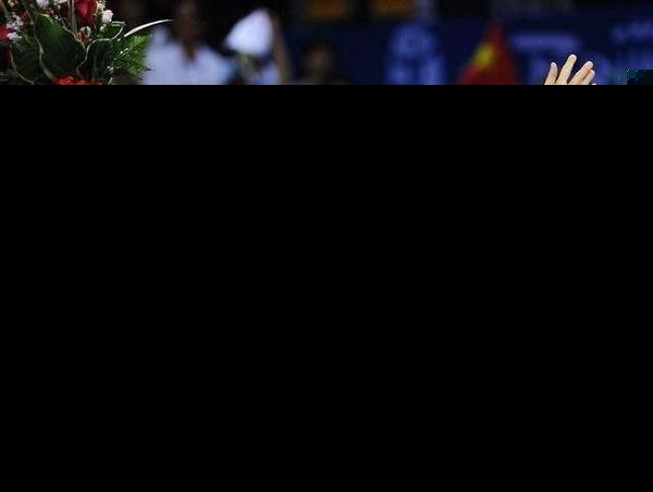 恩爱17年，45岁张怡宁依旧娇艳，65岁富商老公衰老明显，20岁年龄差藏不住了