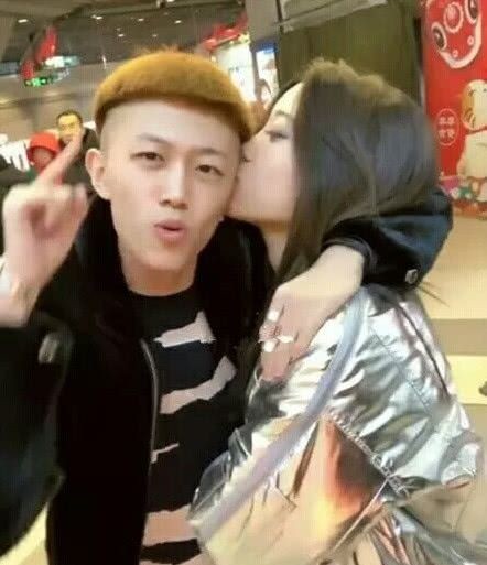 牌牌琦：社会摇鼻祖逆天改命却遭全网封禁，草根网红“暴富神话”为何戛然而止？